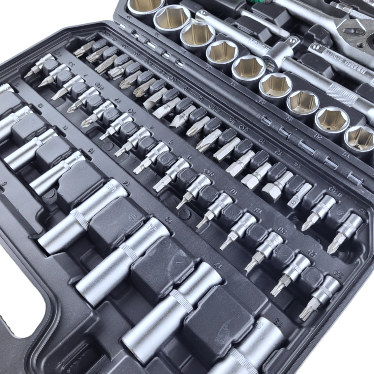 Купить оптом Набор инструментов для автомобиля 94 предмета CRV сталь Набор инструментов для автомобиля 94 предмета CRV сталь оптом