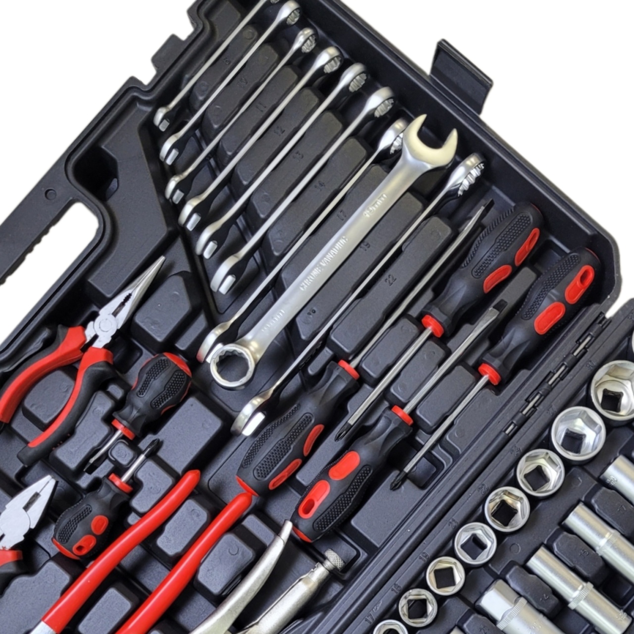 Купить оптом Набор инструментов для автомобиля 131 предмета, CRV сталь Набор инструментов для автомобиля 131 предмета, CRV сталь оптом