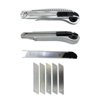 Купить оптом Нож канцелярский 18 мм, с 5 запасными лезвиями, с фиксатором, серебристый (2327) нож канцелярский 18 мм, с 5 запасными лезвиями, с фиксатором, серебристый (2327) оптом