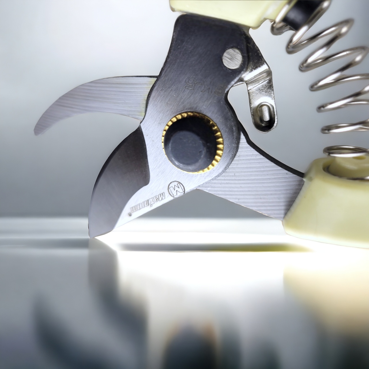 Купить оптом Секатор садовый, белый пластик, SK 5, "MAXIMUM" MX 14466 (2484) секатор садовый, белый пластик, sk 5, "maximum" mx 14466 (2484) оптом